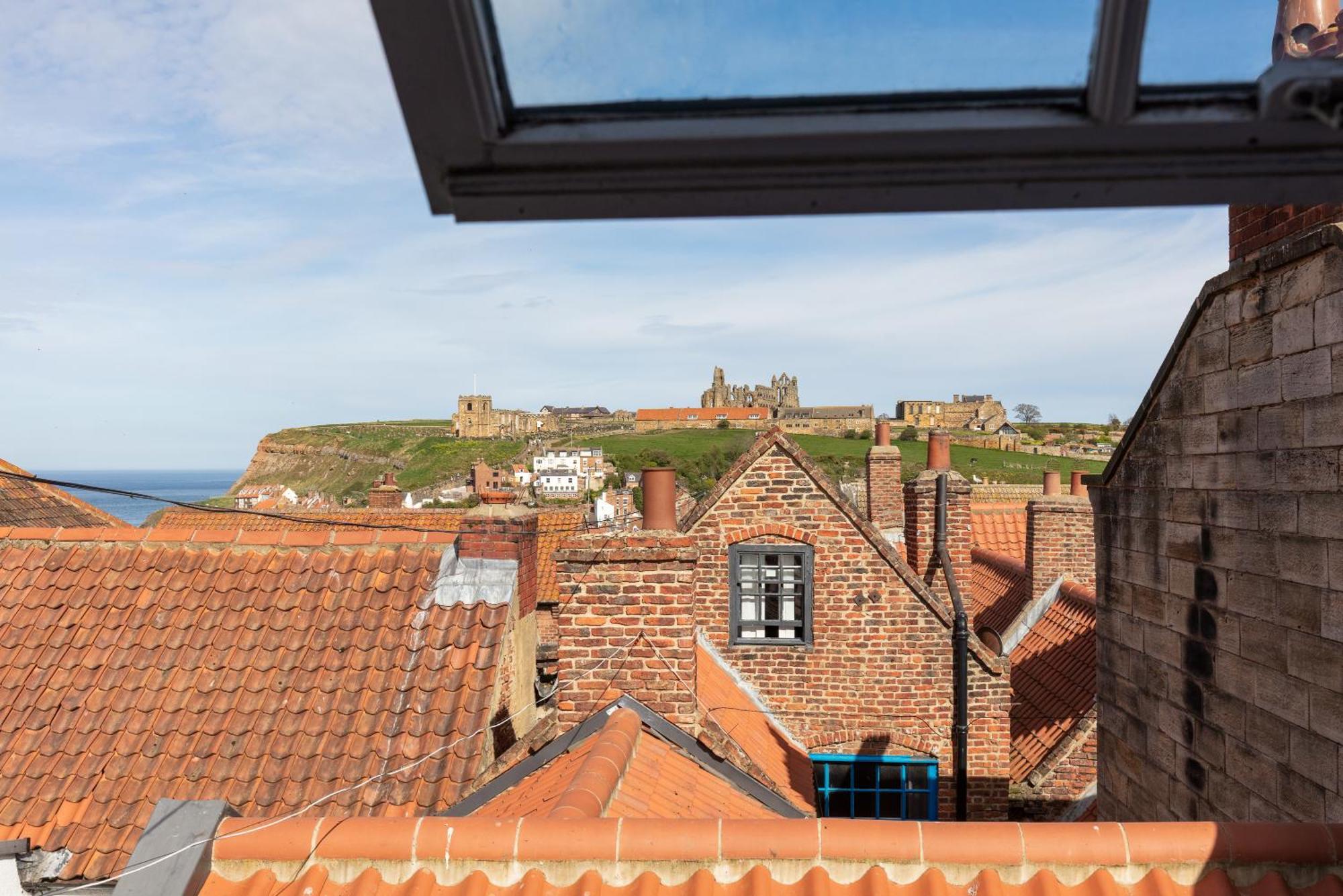 Discovery Accommodation Whitby Bagian luar foto